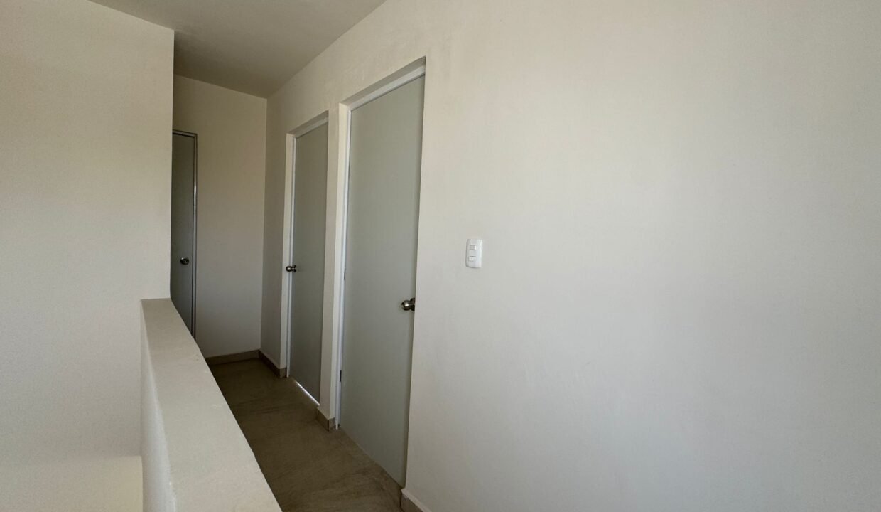 15. Pasillo dormitorios