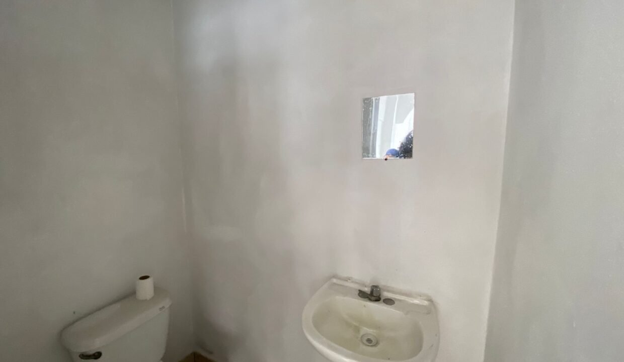 Baño 1 vista lateral der