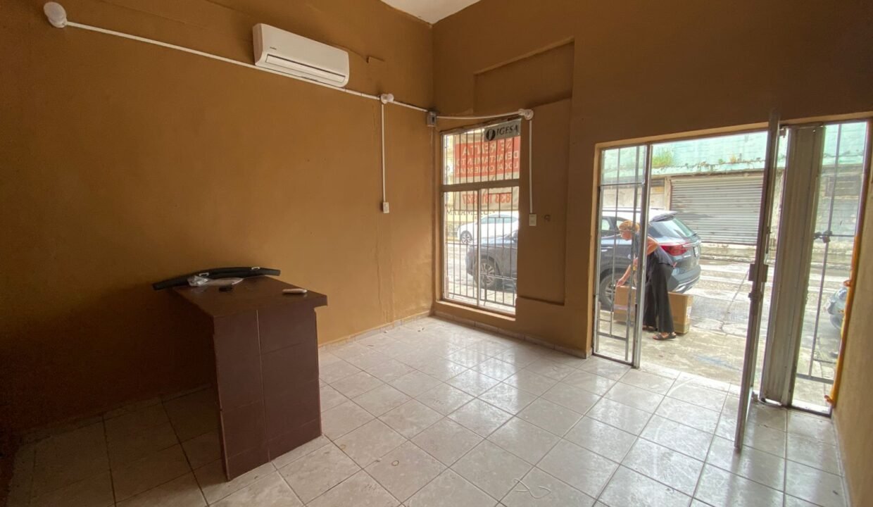 VIsta de adentro hacia la calle 2